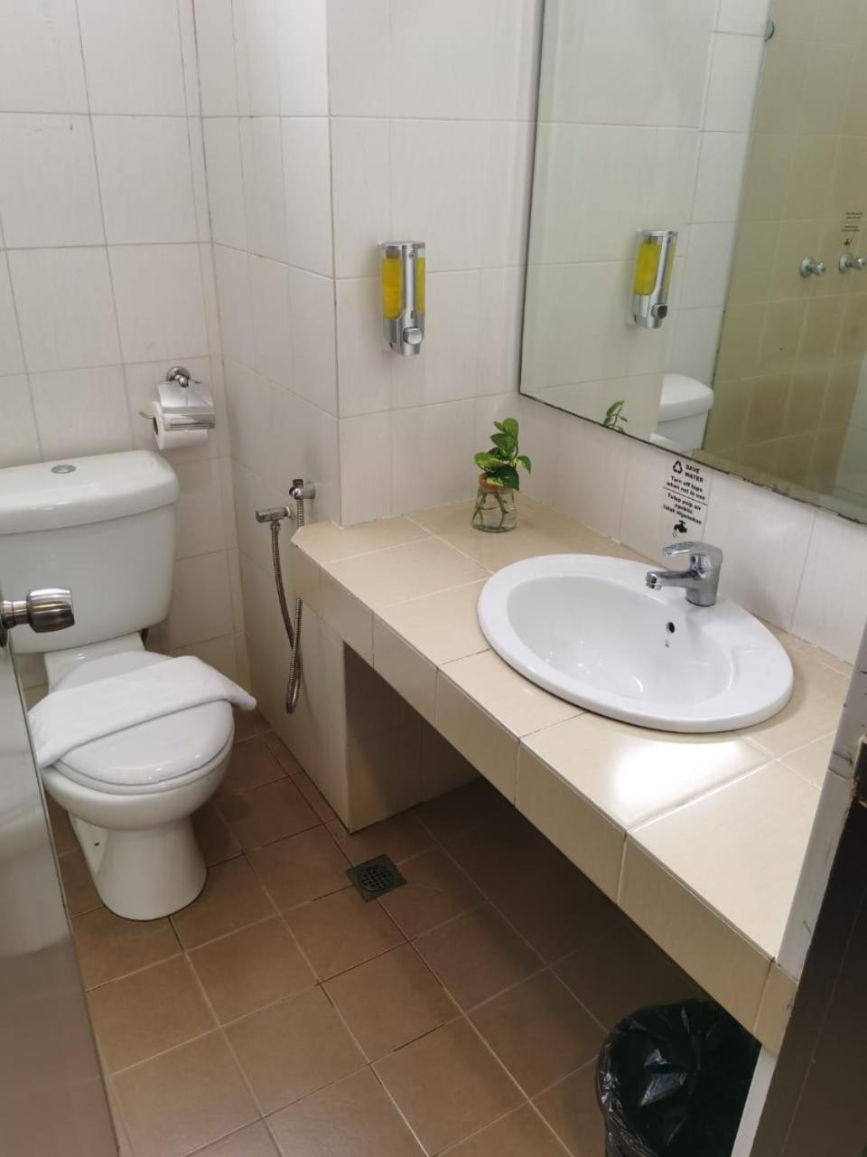 Lovita Hotel Kuantan Ngoại thất bức ảnh