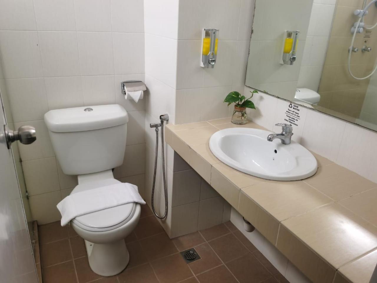 Lovita Hotel Kuantan Ngoại thất bức ảnh